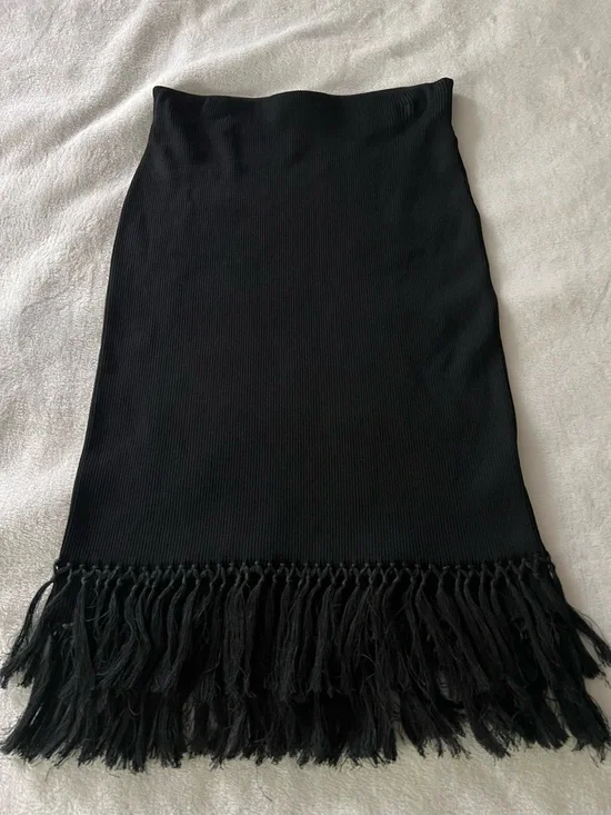 Ralph Lauren Black Ribbed Midi Skirt with Fringe Hem - Picture 4 of 11